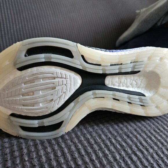 NWOT adidas Women's Ultraboost 21 Running Shoe- size 8- Core White/Cream White - Picture 4 of 9